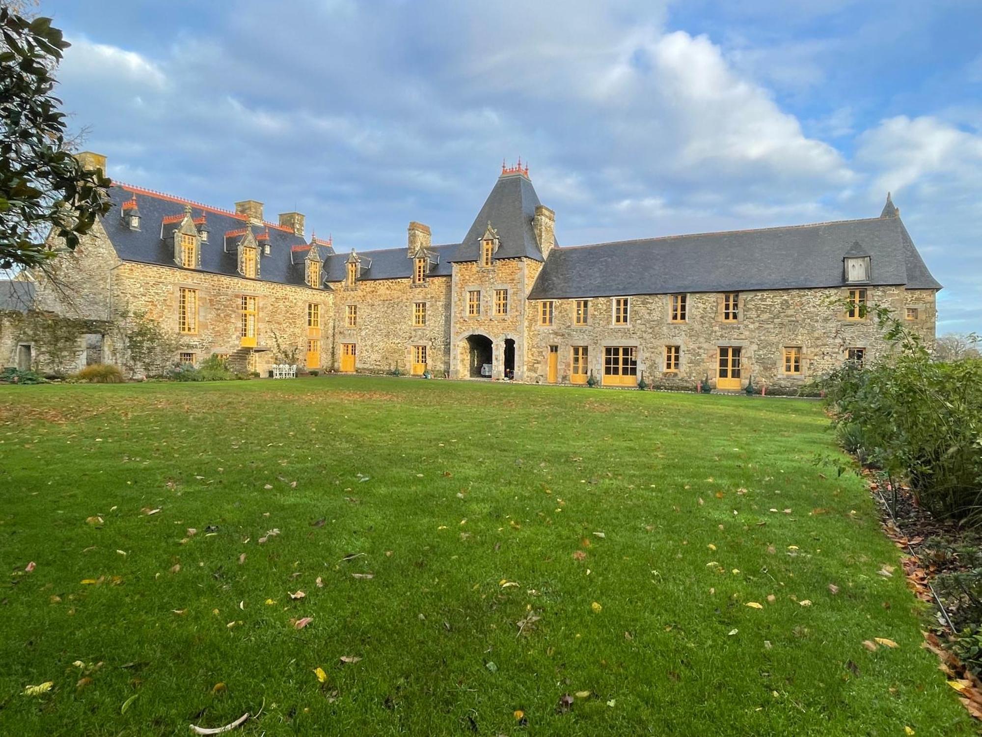Hotel Domaine du Manoir de Vains Extérieur photo
