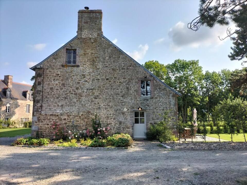 Hotel Domaine du Manoir de Vains Extérieur photo