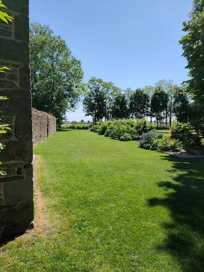 Hotel Domaine du Manoir de Vains Extérieur photo