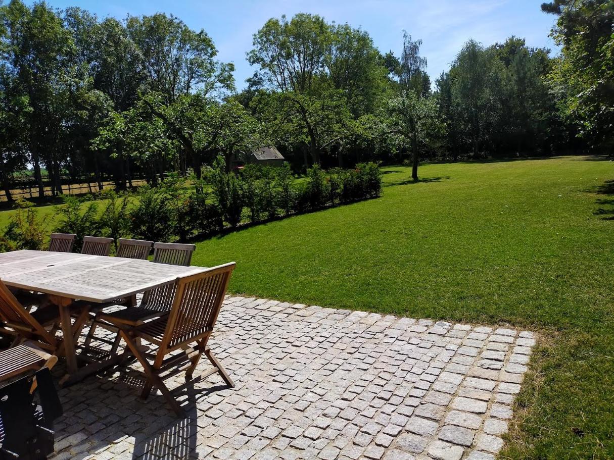 Hotel Domaine du Manoir de Vains Extérieur photo
