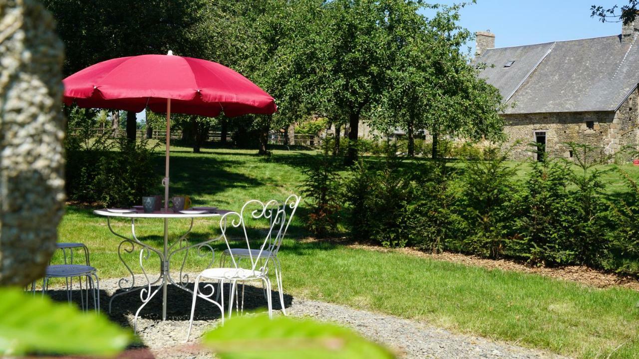 Hotel Domaine du Manoir de Vains Extérieur photo